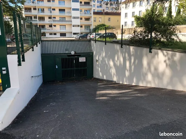 Garage fermé sécurité lyon Monplaisir