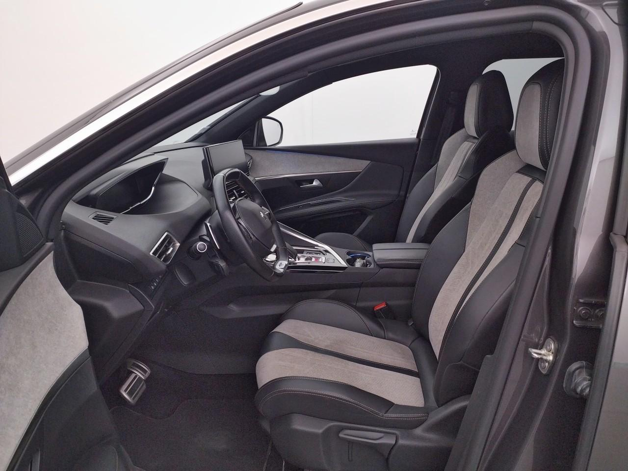 Peugeot 3008 hybrid4 300 e-eat8 gt — photo 10