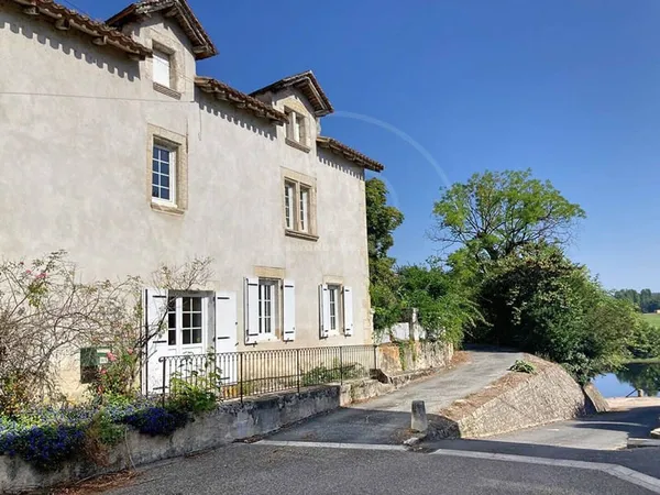 Maison 11 pièces 300 m²