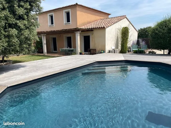 Hauts de Nîmes, jolie villa meublée T4 avec jardin et piscine