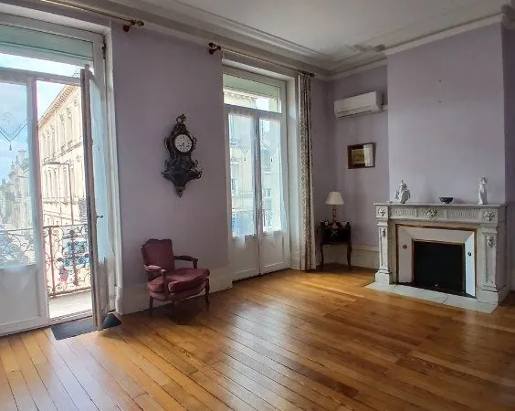 Appartement 5 pièces aux Chartrons direct propriétaire