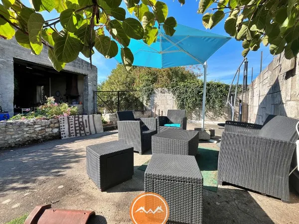 Maison de village 9 pièces 330 m²