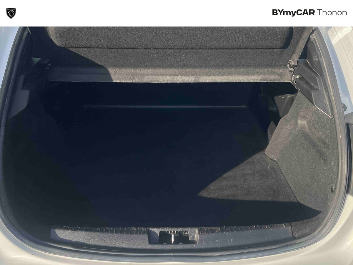 Peugeot 208 PURETECH 75 S&amp;S BVM5 — photo 12