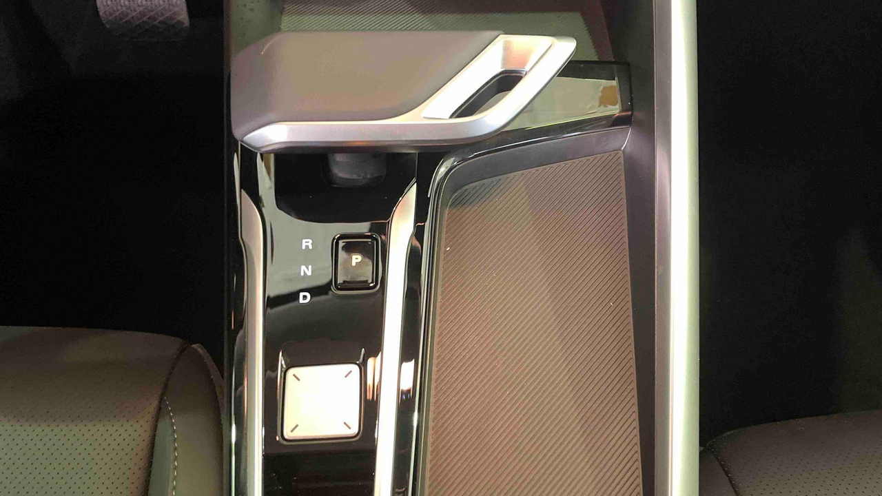 MG ZS 1.5 L Hybrid+ 197 ch — photo 20
