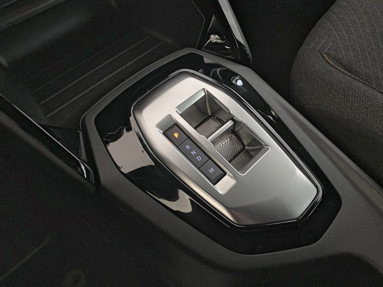 Peugeot 2008 hybrid 136 e-dcs6 style — photo 18