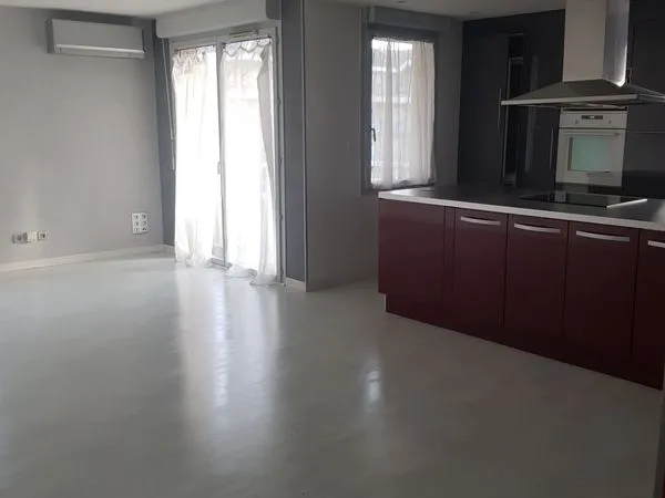 Appartement Moderne 3 pièces , climatisé , Parking aérien , à PURPAN