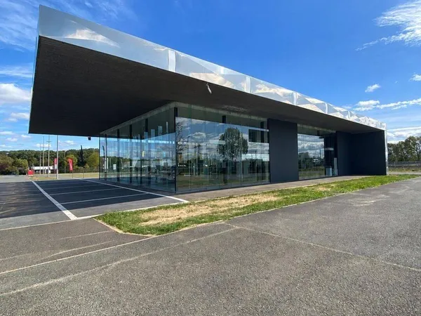 Local commercial 547 m²