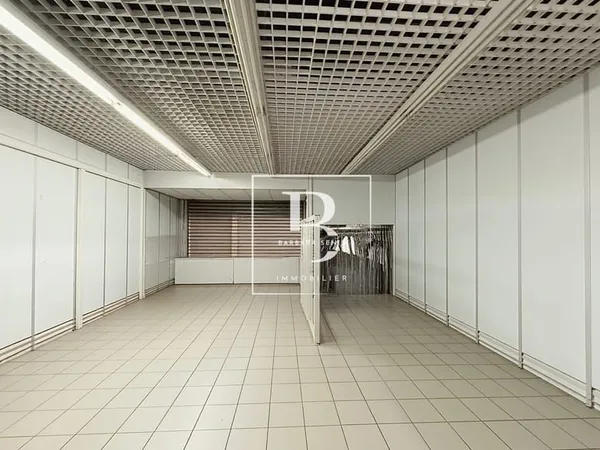 À vendre à Sin-le-Noble, local commercial de 102 m² au Centre