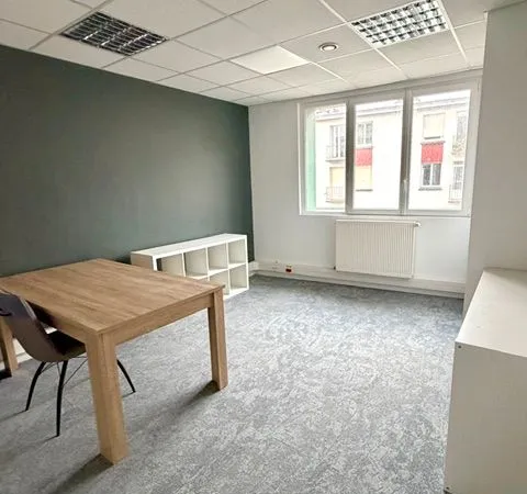 Bureaux plein coeur du port de commerce