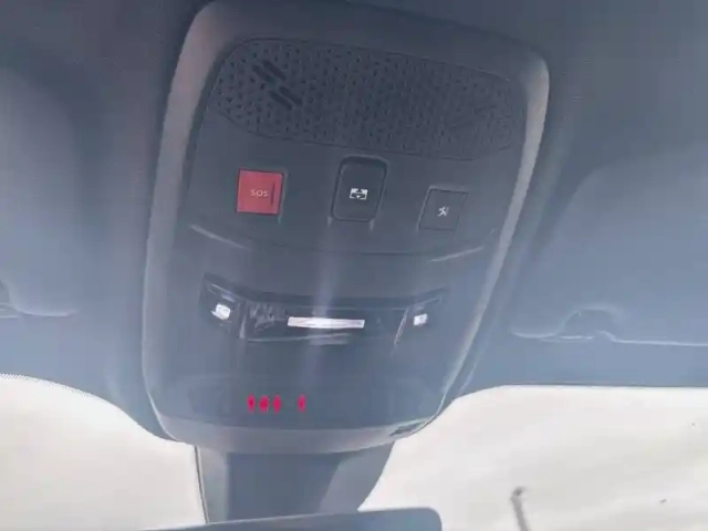 Peugeot 2008 electrique 136 ch — photo 19