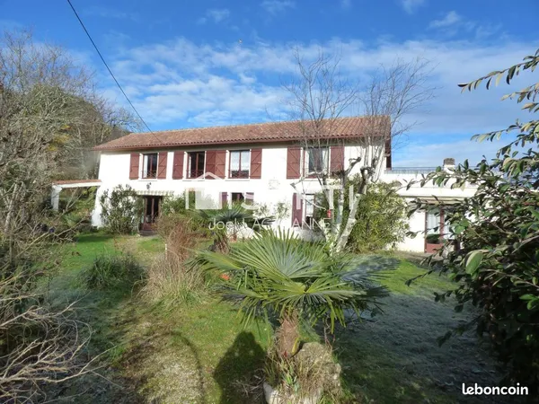Maison 8 pièces 255 m²