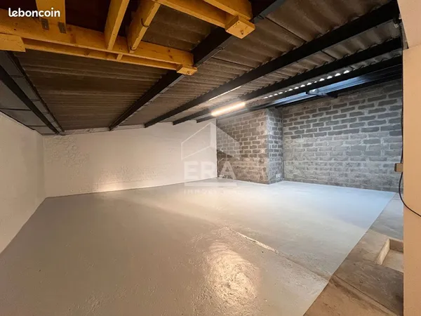 Local 80 m² CALAIS
