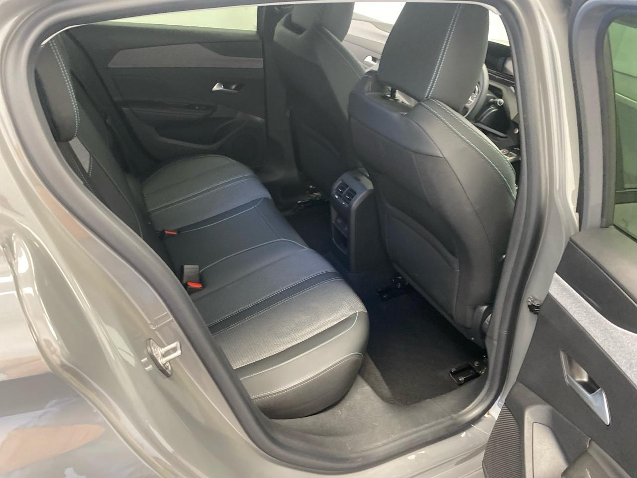Peugeot 308 hybrid 145 e-dcs6 allure — photo 23
