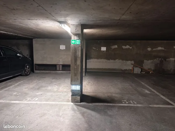 Place parking couvert et sécurisé- Part Dieu