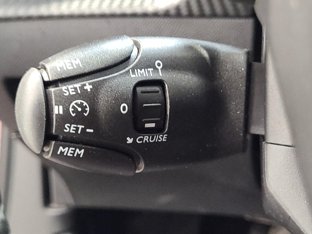 Peugeot 2008 puretech 130 s&s eat8 allure — photo 22