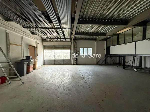 Local d'Activité et bureaux de 163 m² Sartrouville
