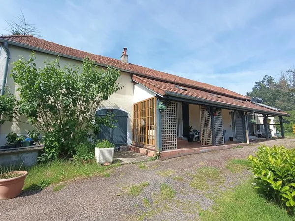 CHAMPVERT - LONGERE 110 M2