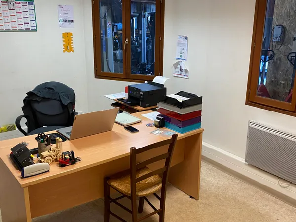 Loue local commercial 310m²