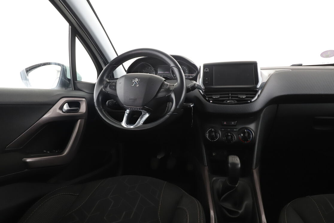 Peugeot 2008 1.2 PureTech Active — photo 12