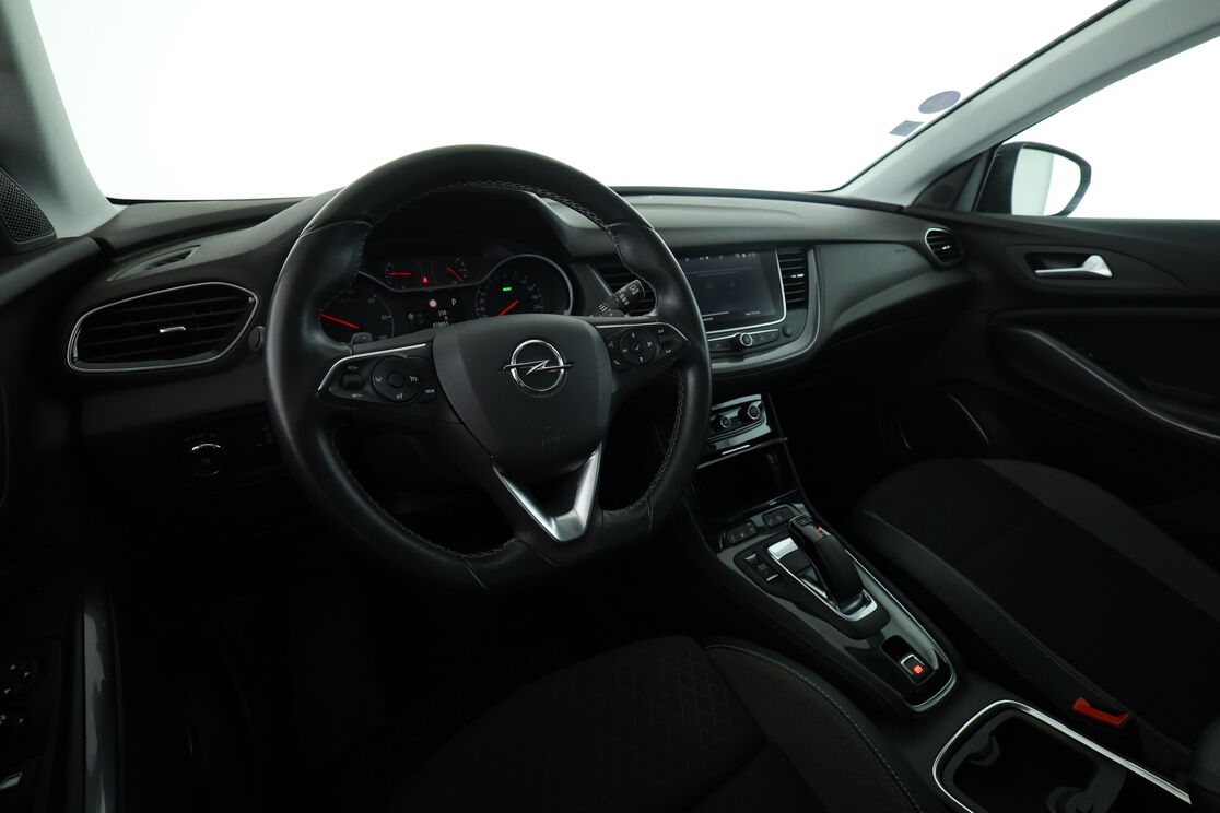 Opel Grandland X 1.6 Hybrid Elite Auto — photo 10