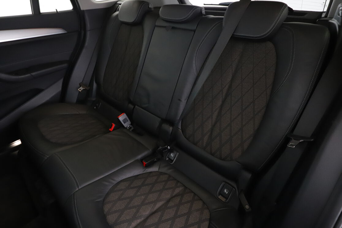 BMW X1 sDrive18i xLine — photo 13