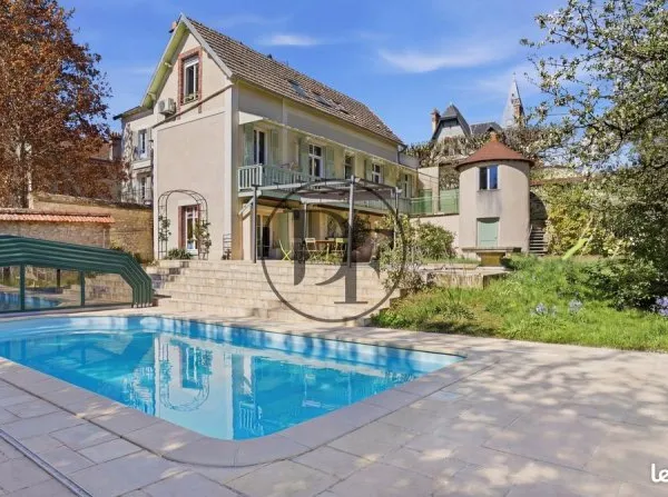 Maison 8 pièces 258 m²