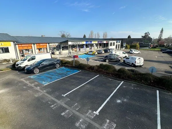 À louer - Local commercial / bureaux 90 m² - Belle visibilité - Artigues-près-Bordeaux