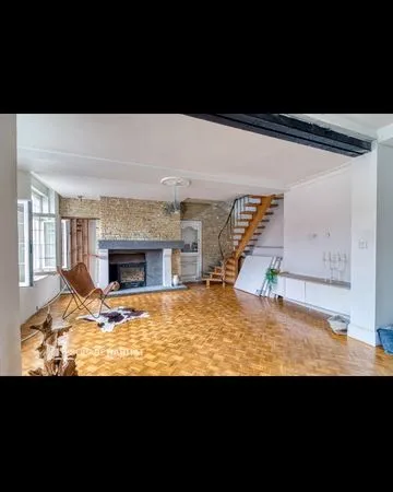 Maison comprenant habitation et local commercial