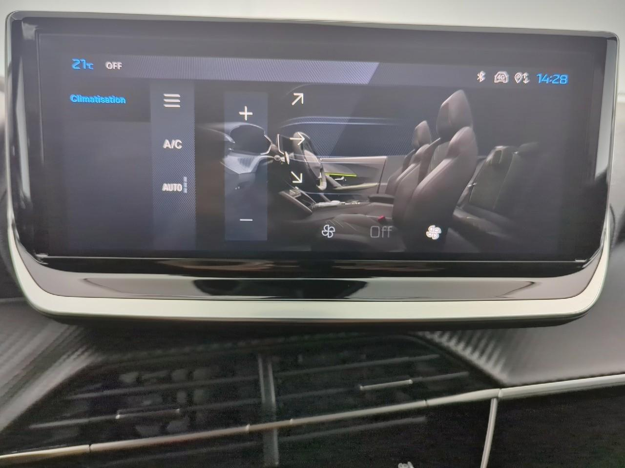 Peugeot 2008 hybrid 145 ch e-dcs6 allure — photo 15