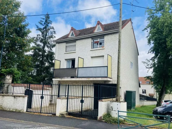 ORSAY - STUDIO AVEC BALCON ET PARKING - 25,17 m2