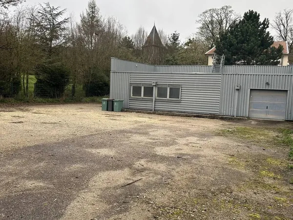 Local commercial 2 pièces 500 m²
