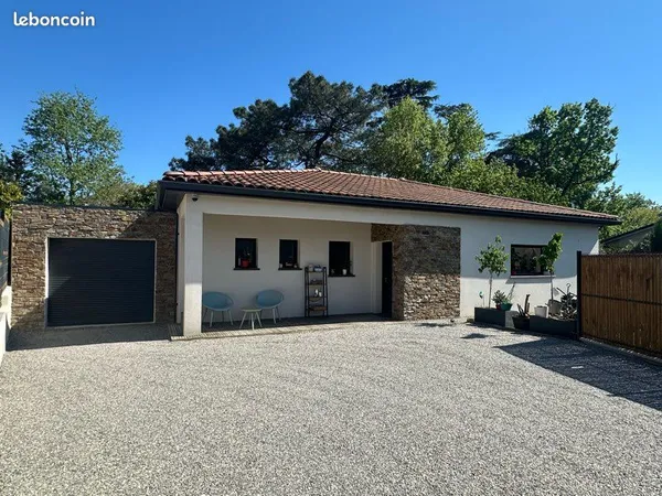 Maison moderne de 2019 - 108 m² avec jardin, terrasses - Bouloc