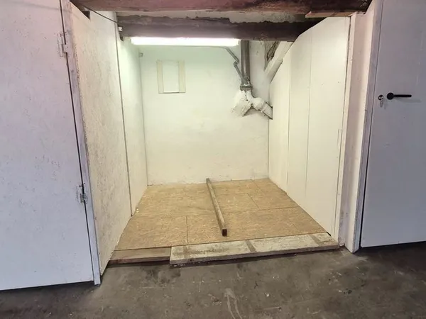 Cave box de rangement emplacement moto