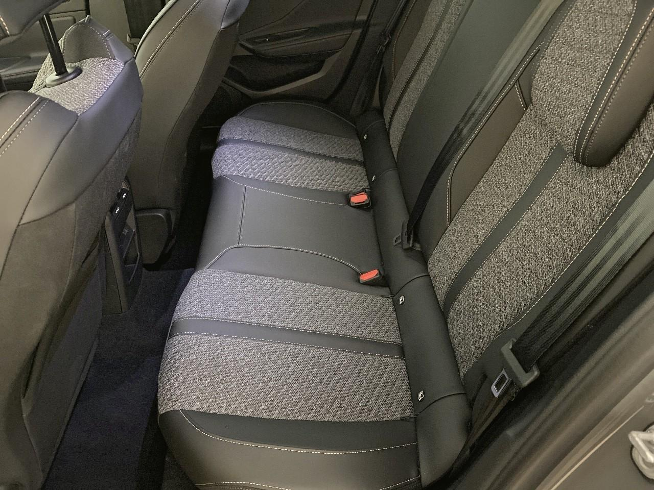 Peugeot 308 hybrid 145 e-dcs6 allure — photo 10