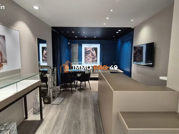 Local 100 m² Cholet