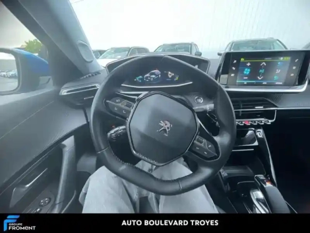 Peugeot 2008 e- 136ch allure pack — photo 24