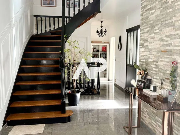 Maison 8 pièces 268 m²