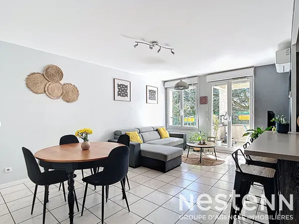 RILLIEUX VILLAGE APPARTEMENT T4 - 3 CHAMBRES AVEC BALCON, CAVE ET BOX FERME
