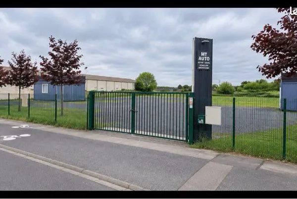Terrain professionnel 1 500 m² + bureau + atelier - Montdidier