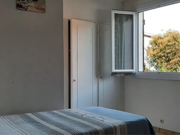 Loue appartement 80m² haut de villa au calme