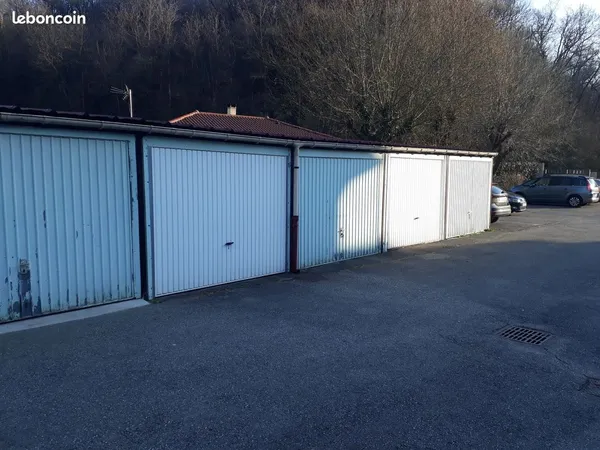 Loue Garage Claix