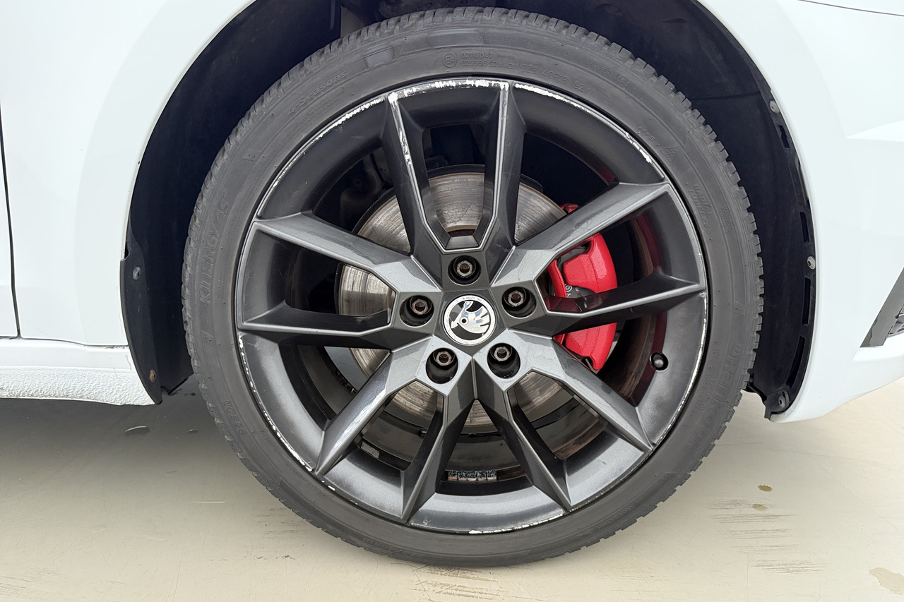 Skoda Octavia Combi — photo 16