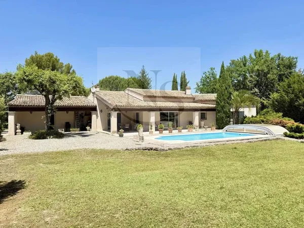 Maison de plain-pied 7 pièces 225 m²