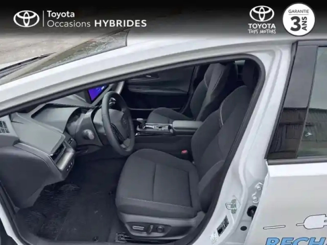 Toyota Prius hybride rechargeable 223ch design phe — photo 11
