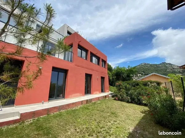 Villa 5 pièces 165 m²