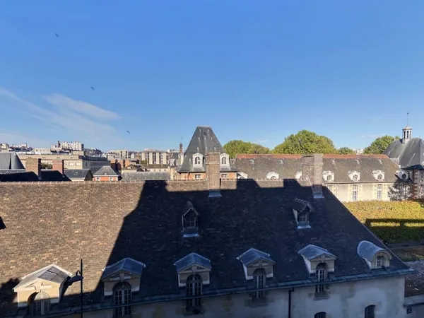 Exclusivité Studio 13.5 m² vue sur l'hôpital Saint-Louis