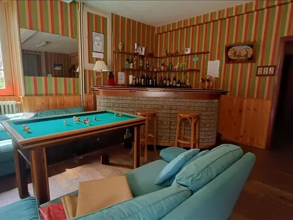 Maison en pierre de 17 pièces principales