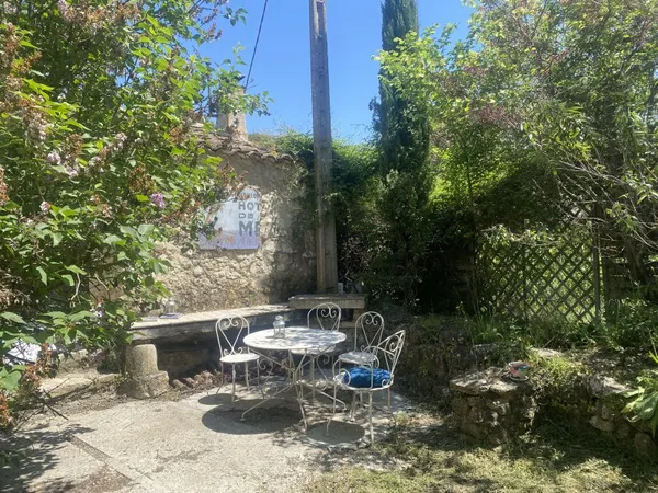 Location charmant cabanon la Cride