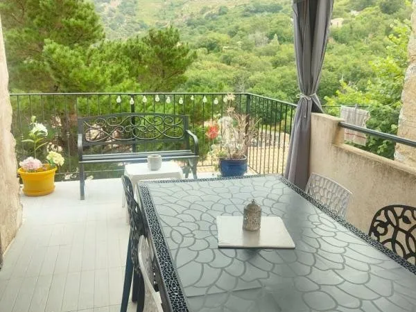 Appartement vue dégagée montagne et mer