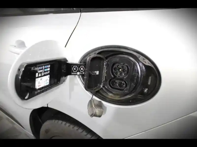 Jaguar F-Pace p400e plug-in-hybrid r-dynamic hse bva8 awd — photo 8